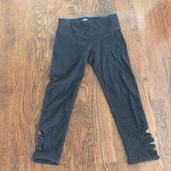 🔹Black Capri Workout Leggings Junior’s XS - Picture 1 of 5